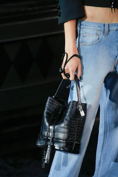 Look 15
